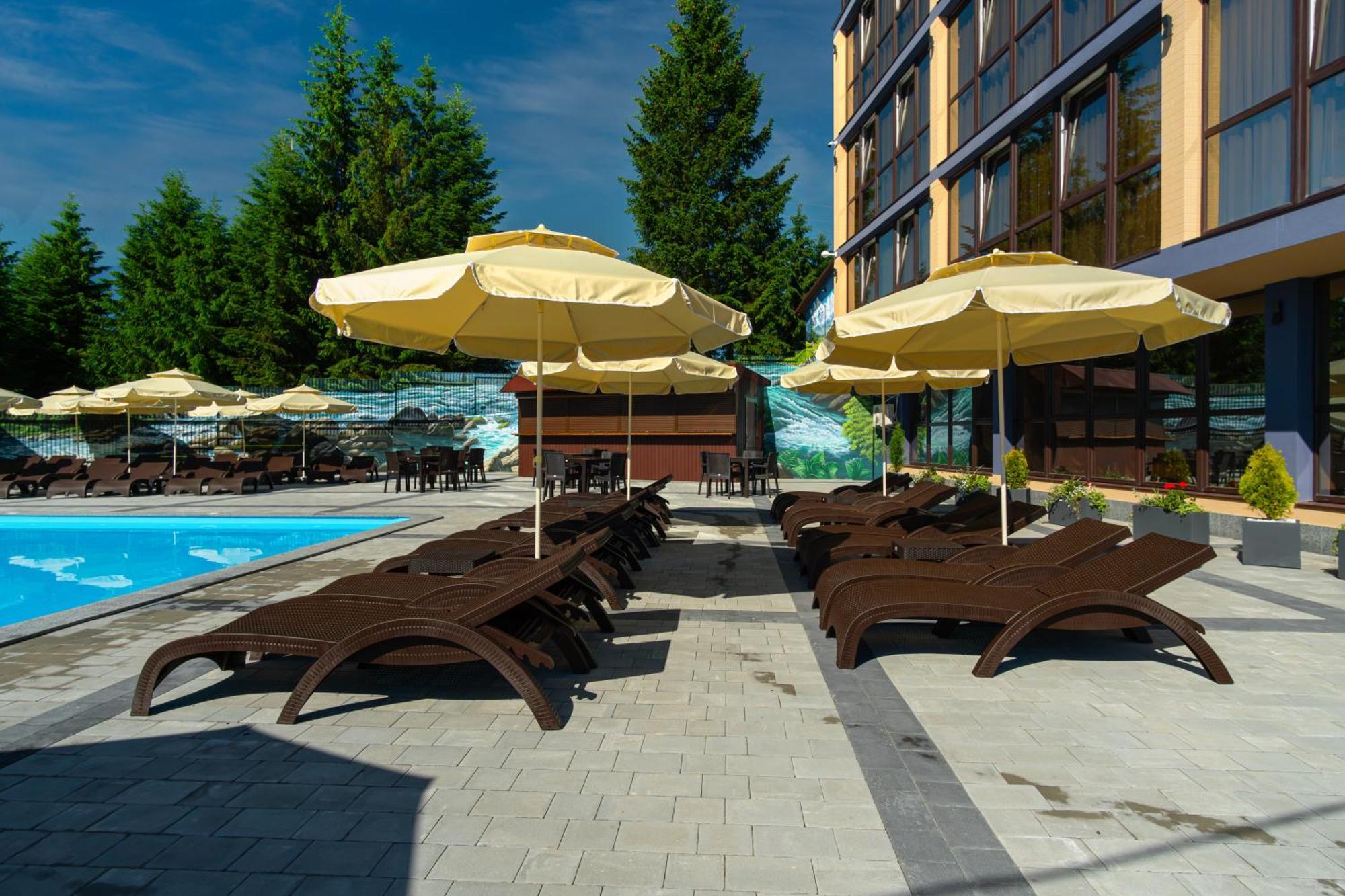Summit Hotel Yablunytsya Eksteriør billede