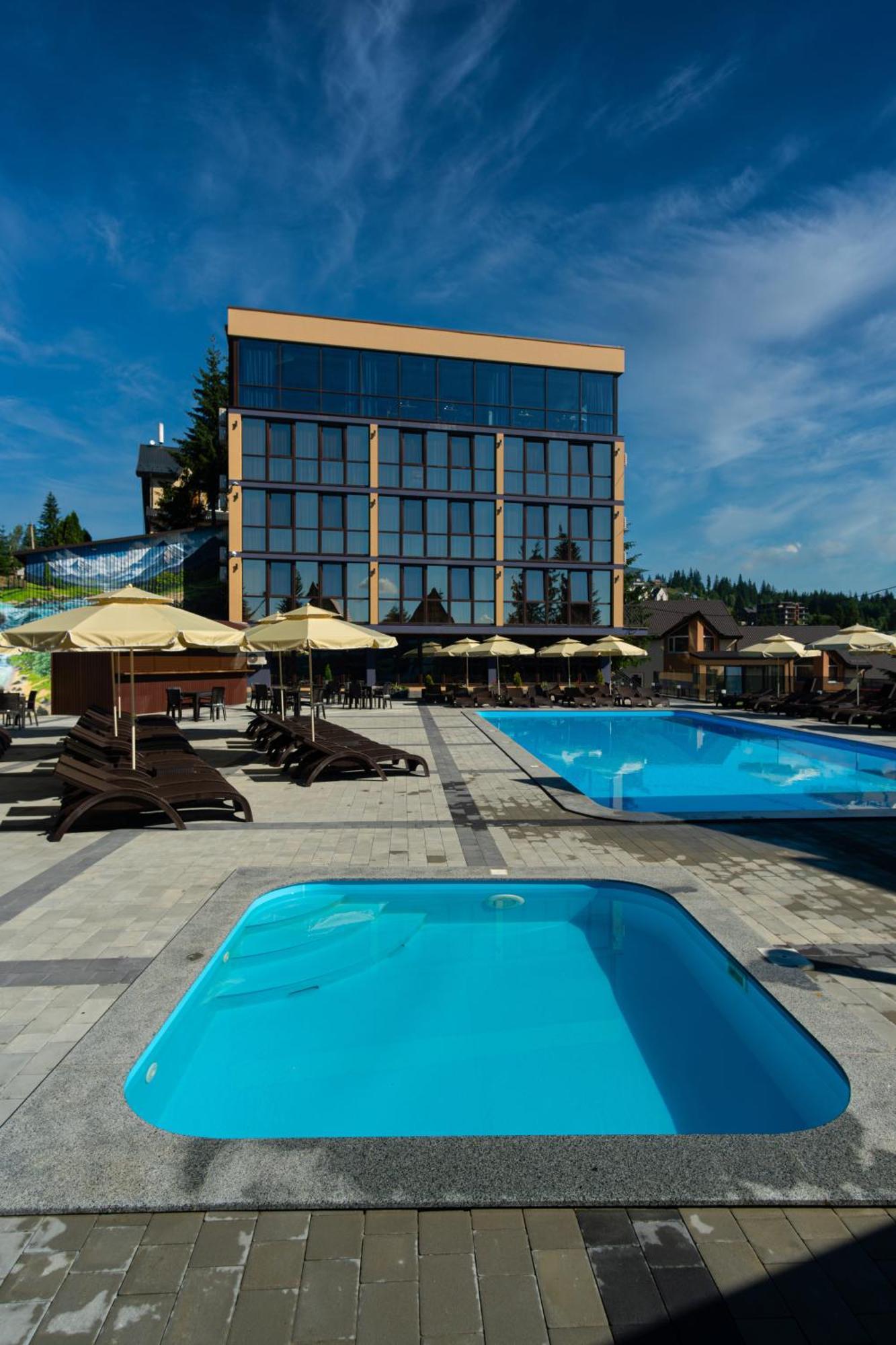 Summit Hotel Yablunytsya Eksteriør billede