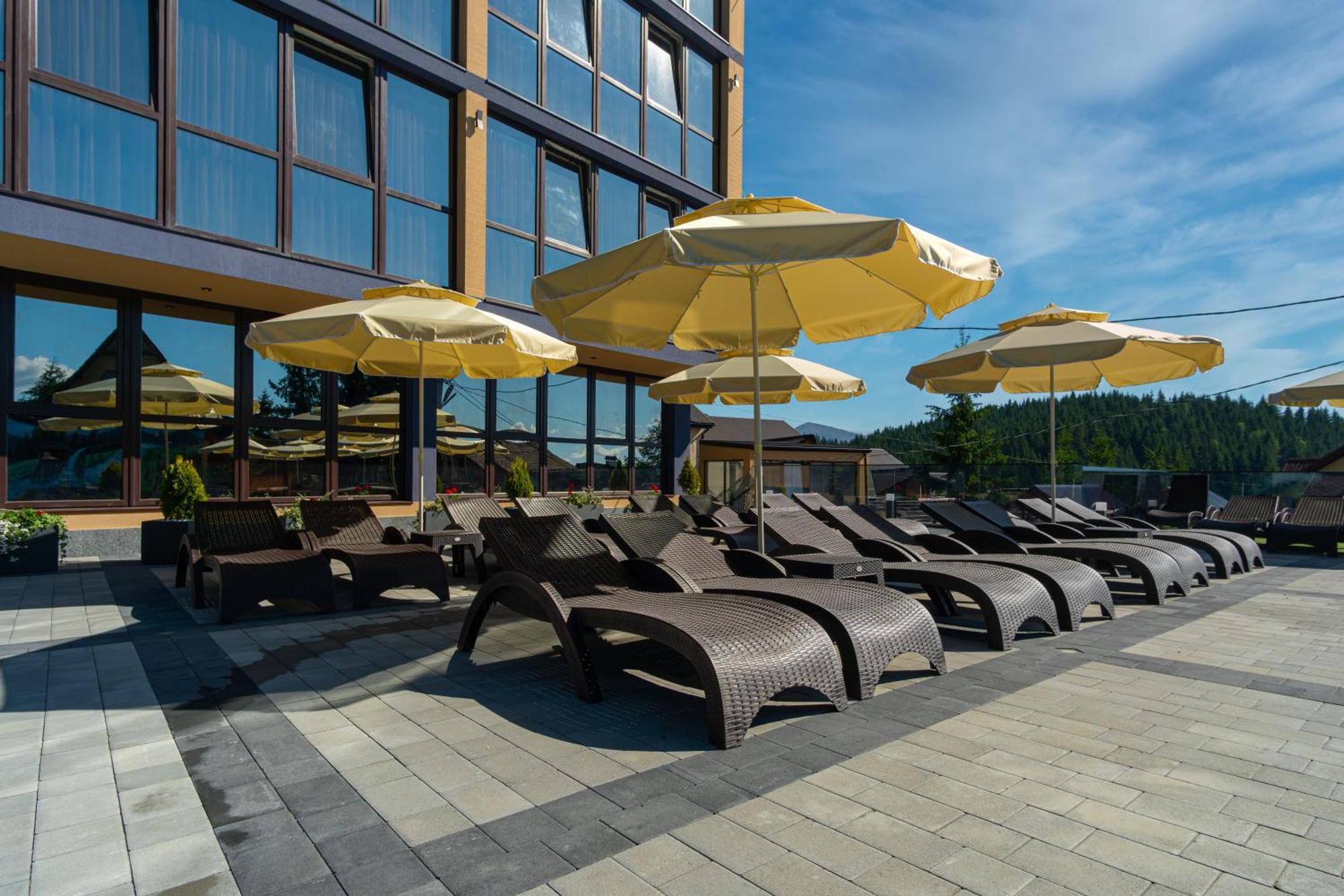 Summit Hotel Yablunytsya Eksteriør billede