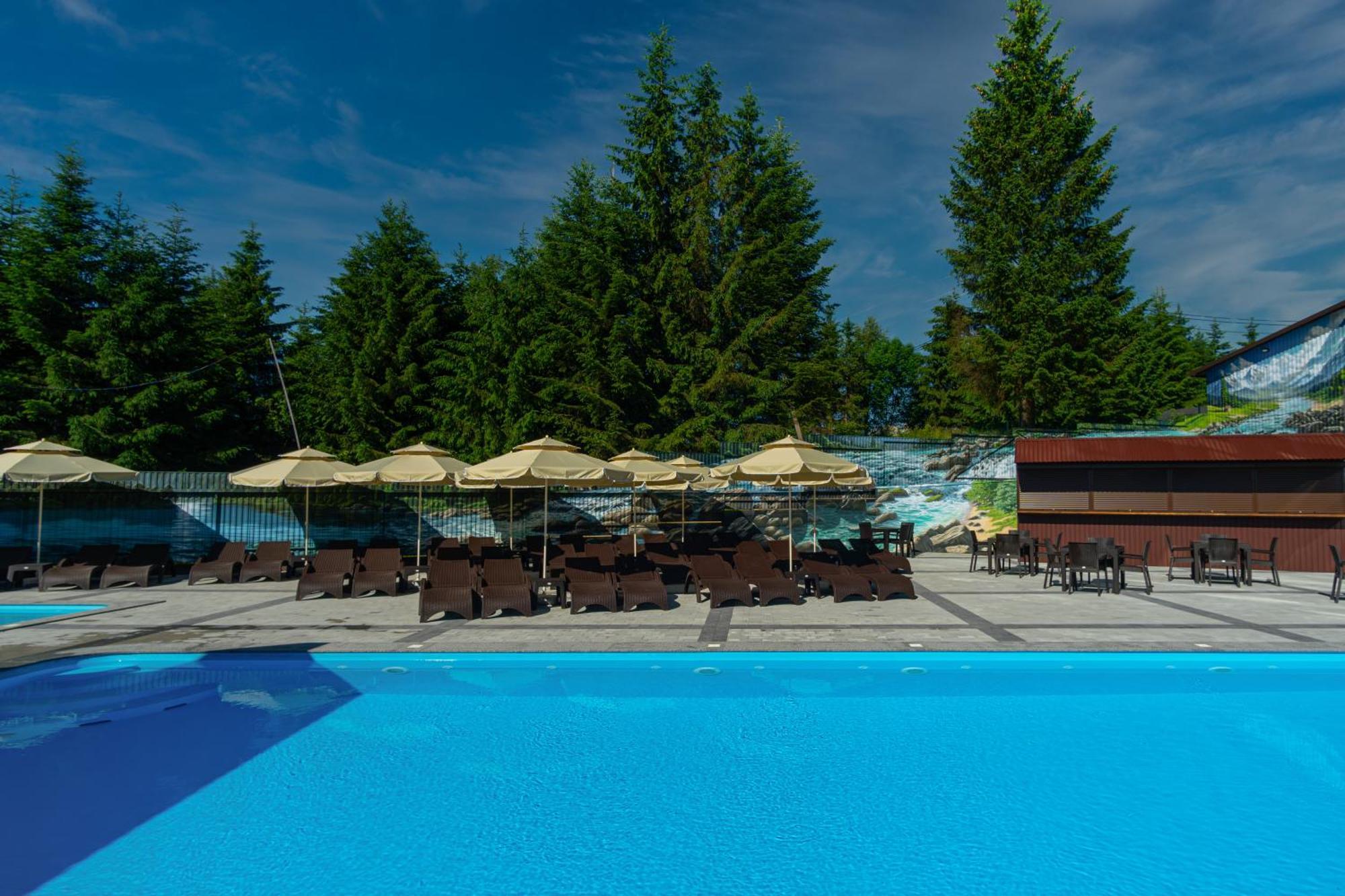 Summit Hotel Yablunytsya Eksteriør billede