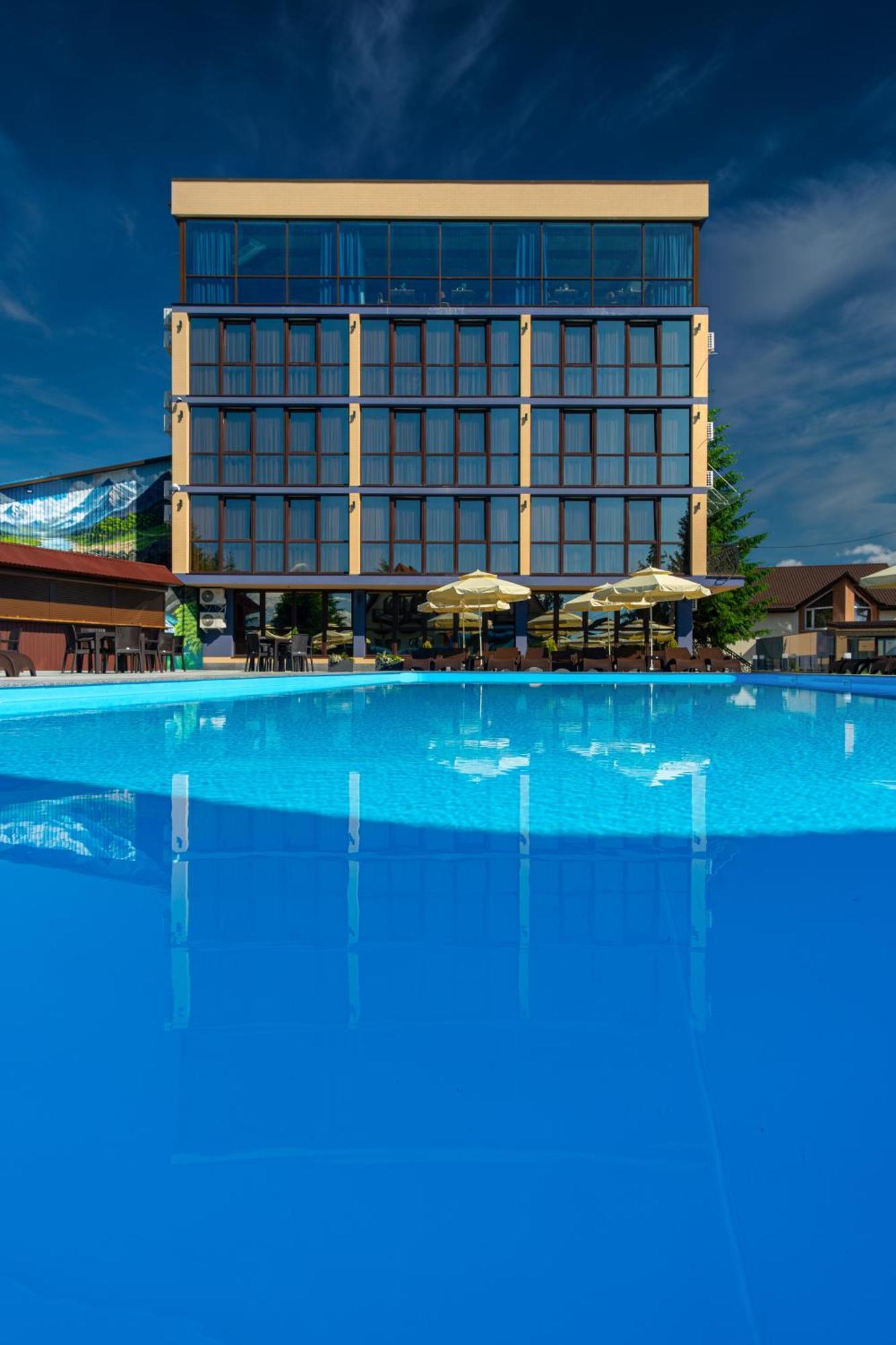 Summit Hotel Yablunytsya Eksteriør billede