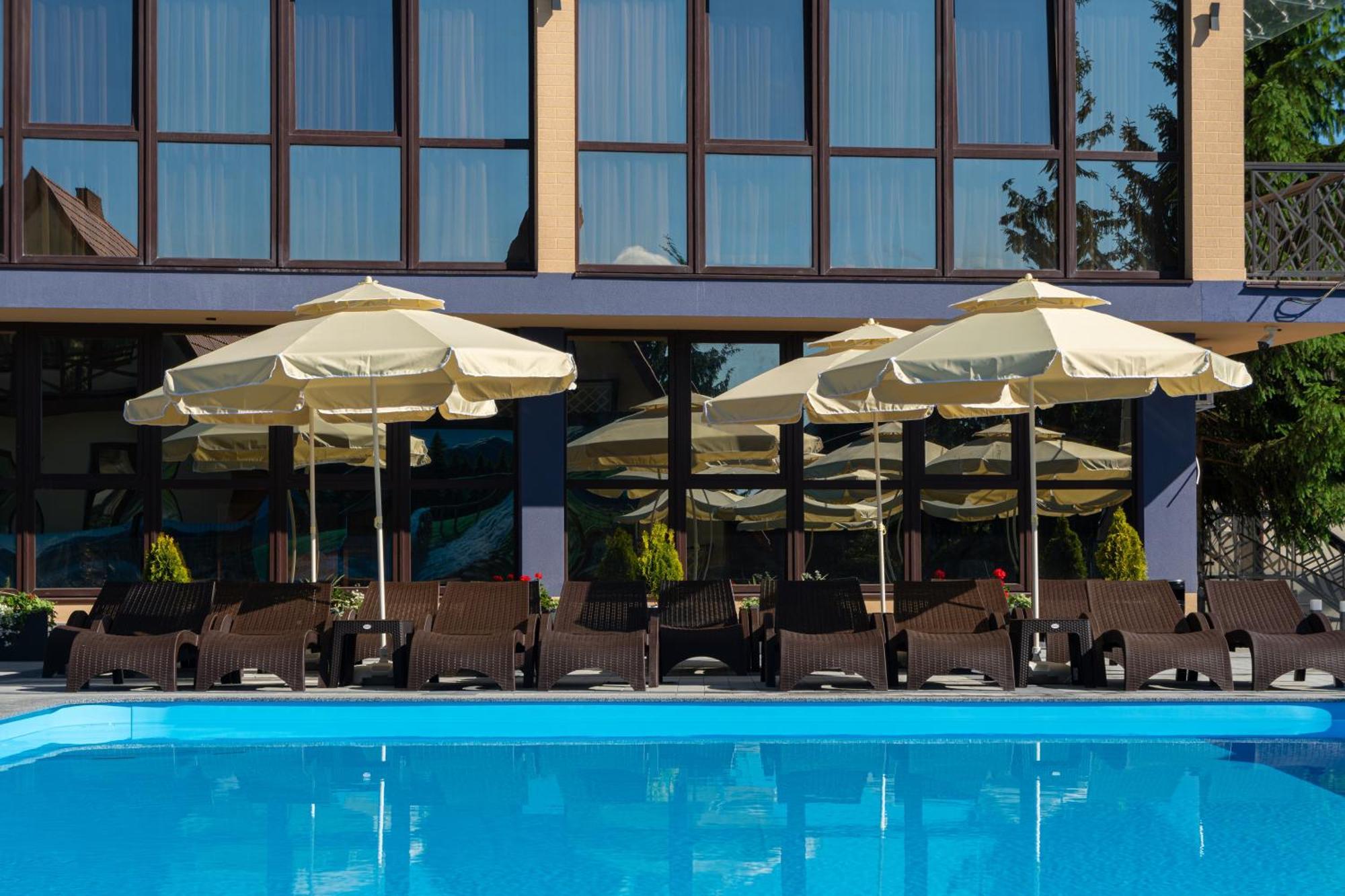 Summit Hotel Yablunytsya Eksteriør billede