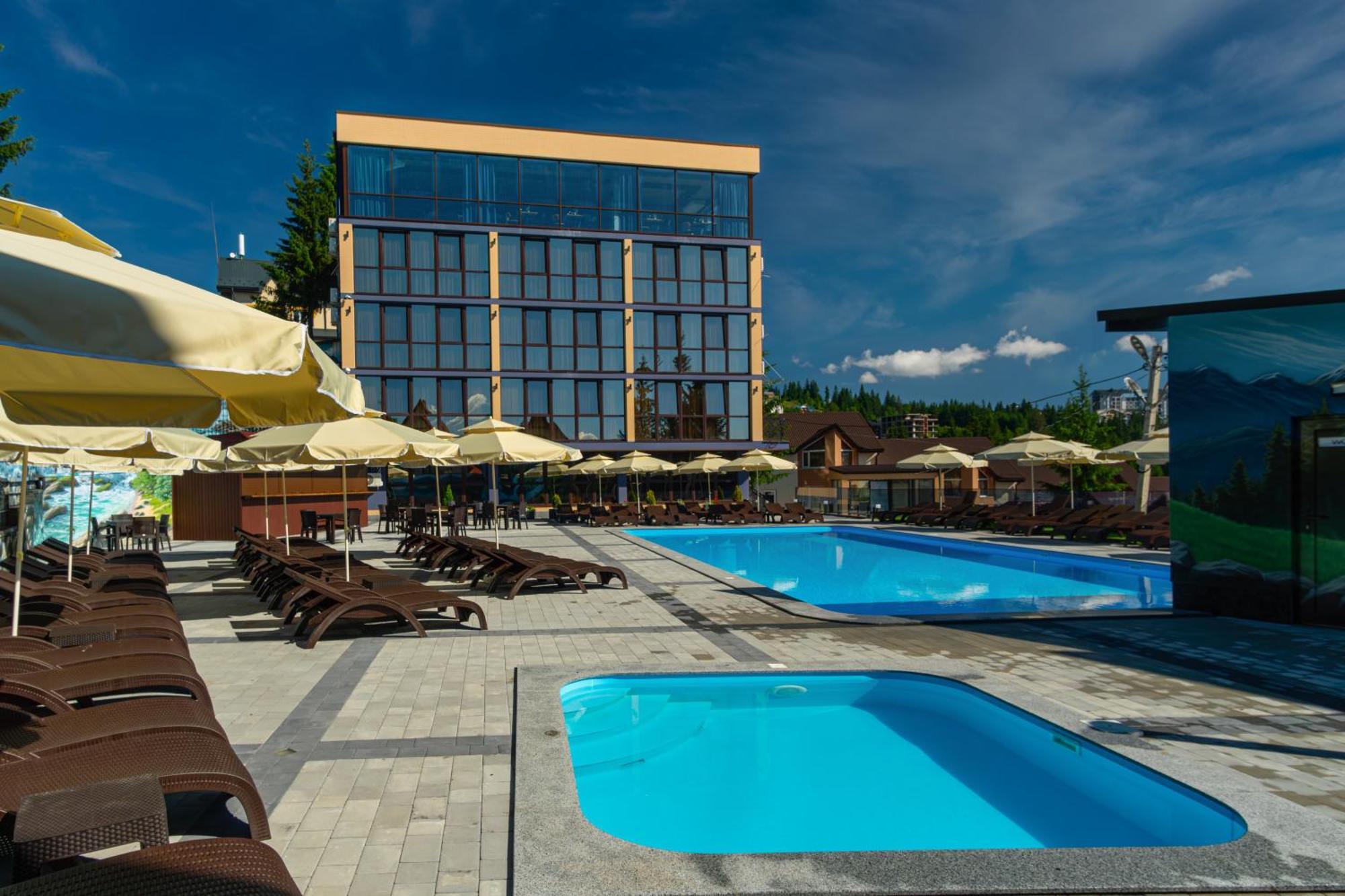 Summit Hotel Yablunytsya Eksteriør billede