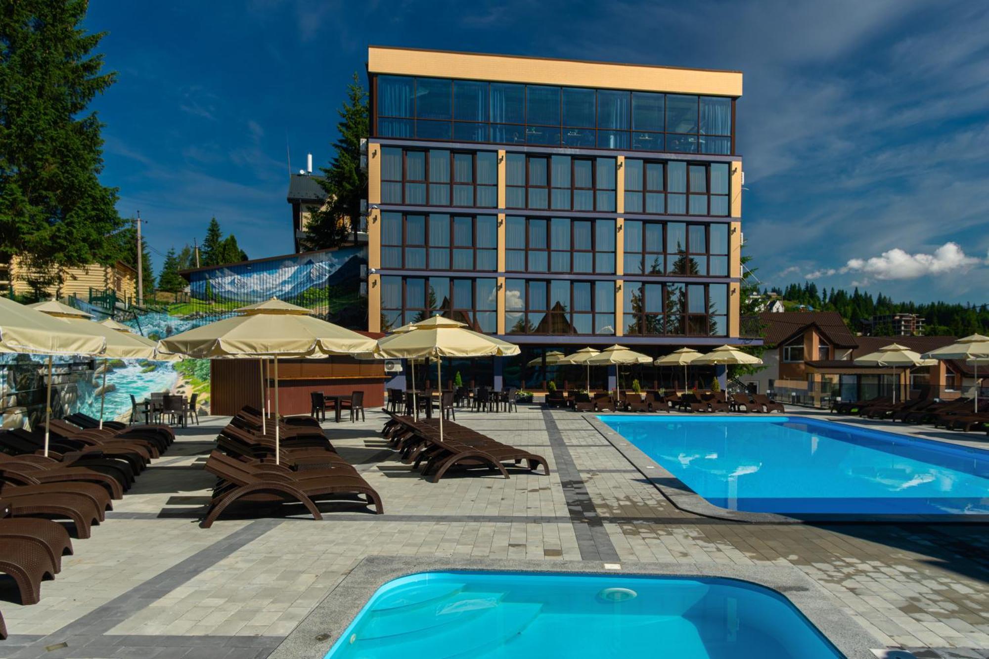 Summit Hotel Yablunytsya Eksteriør billede