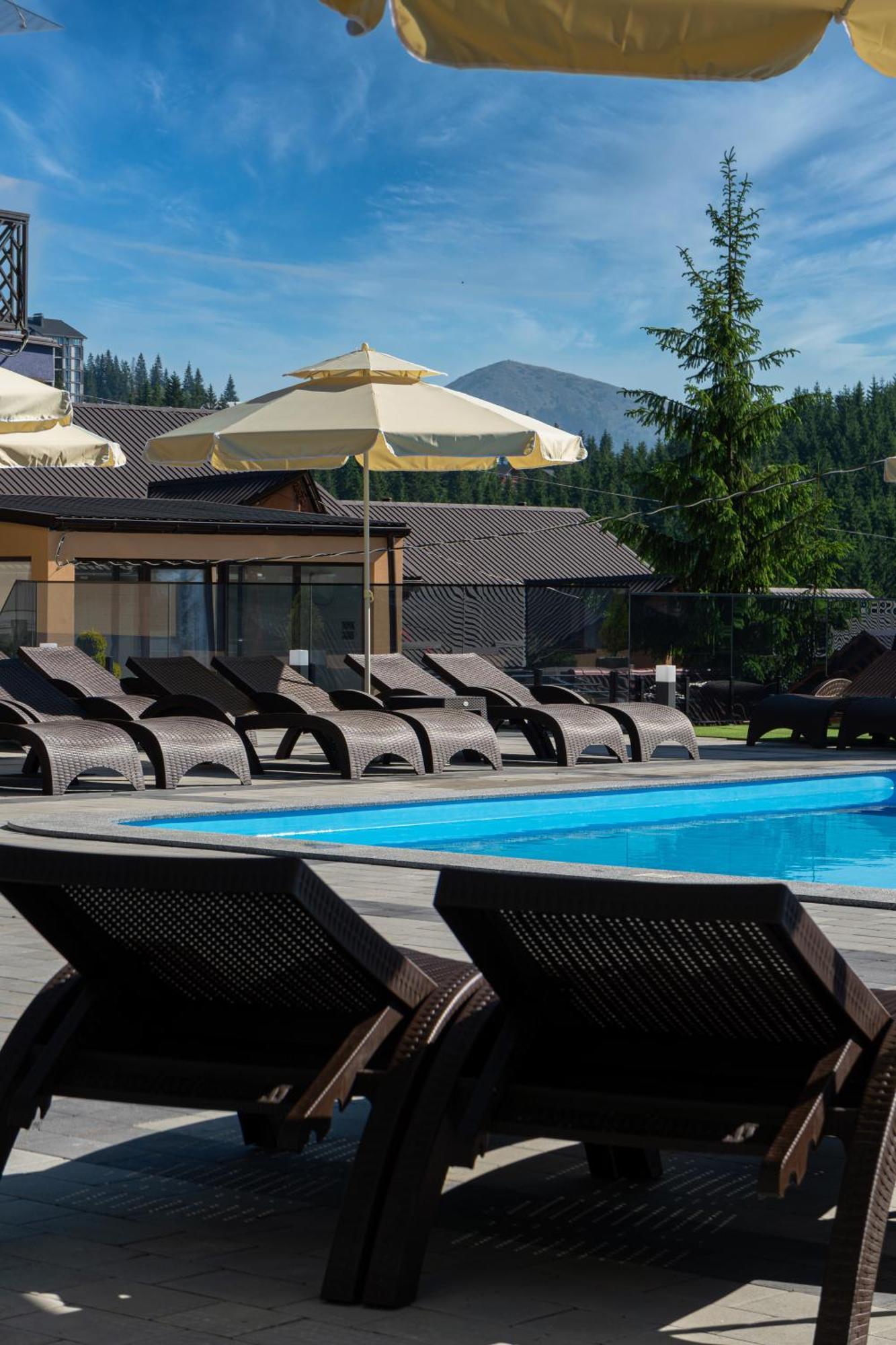 Summit Hotel Yablunytsya Eksteriør billede