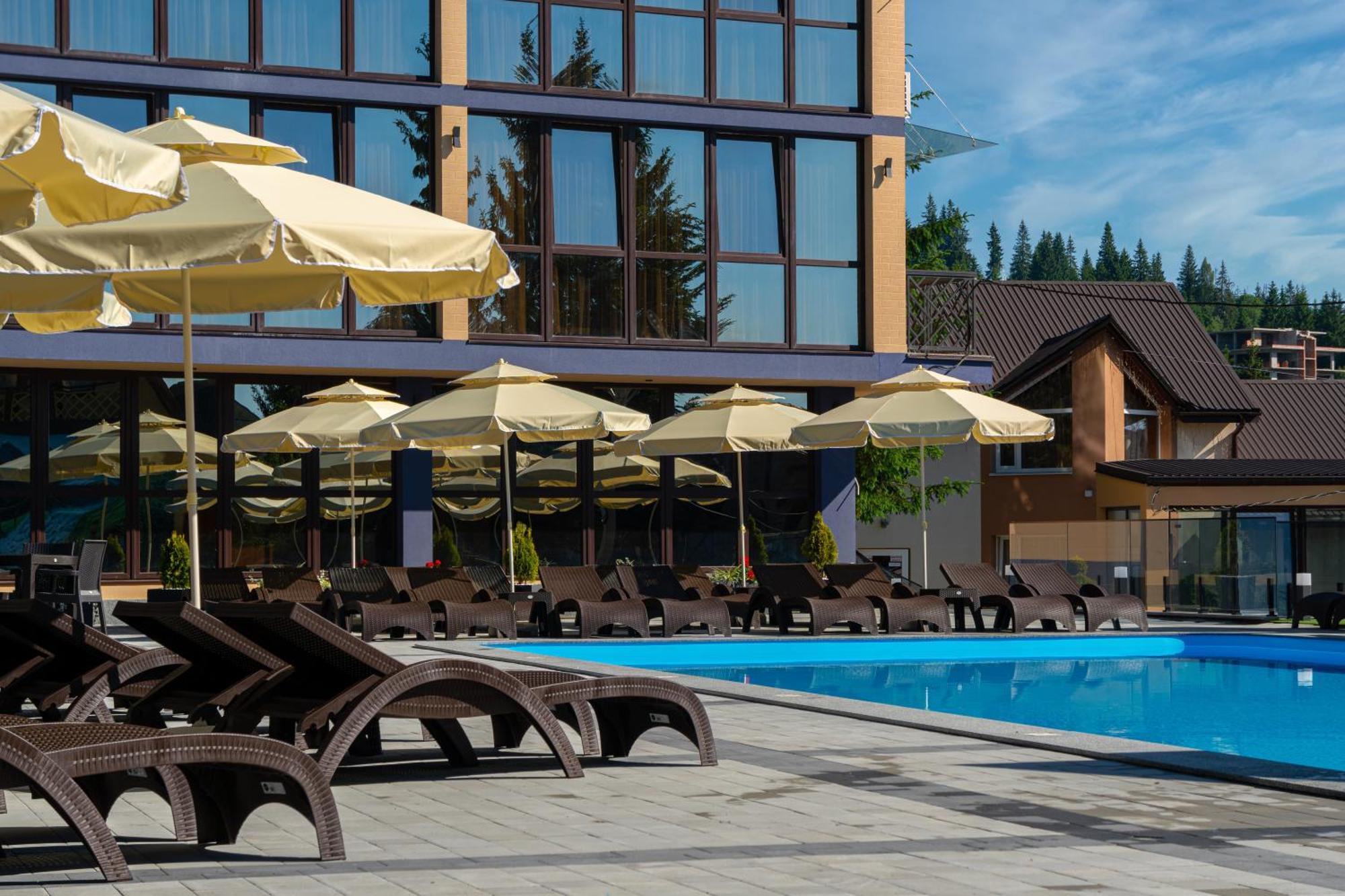 Summit Hotel Yablunytsya Eksteriør billede