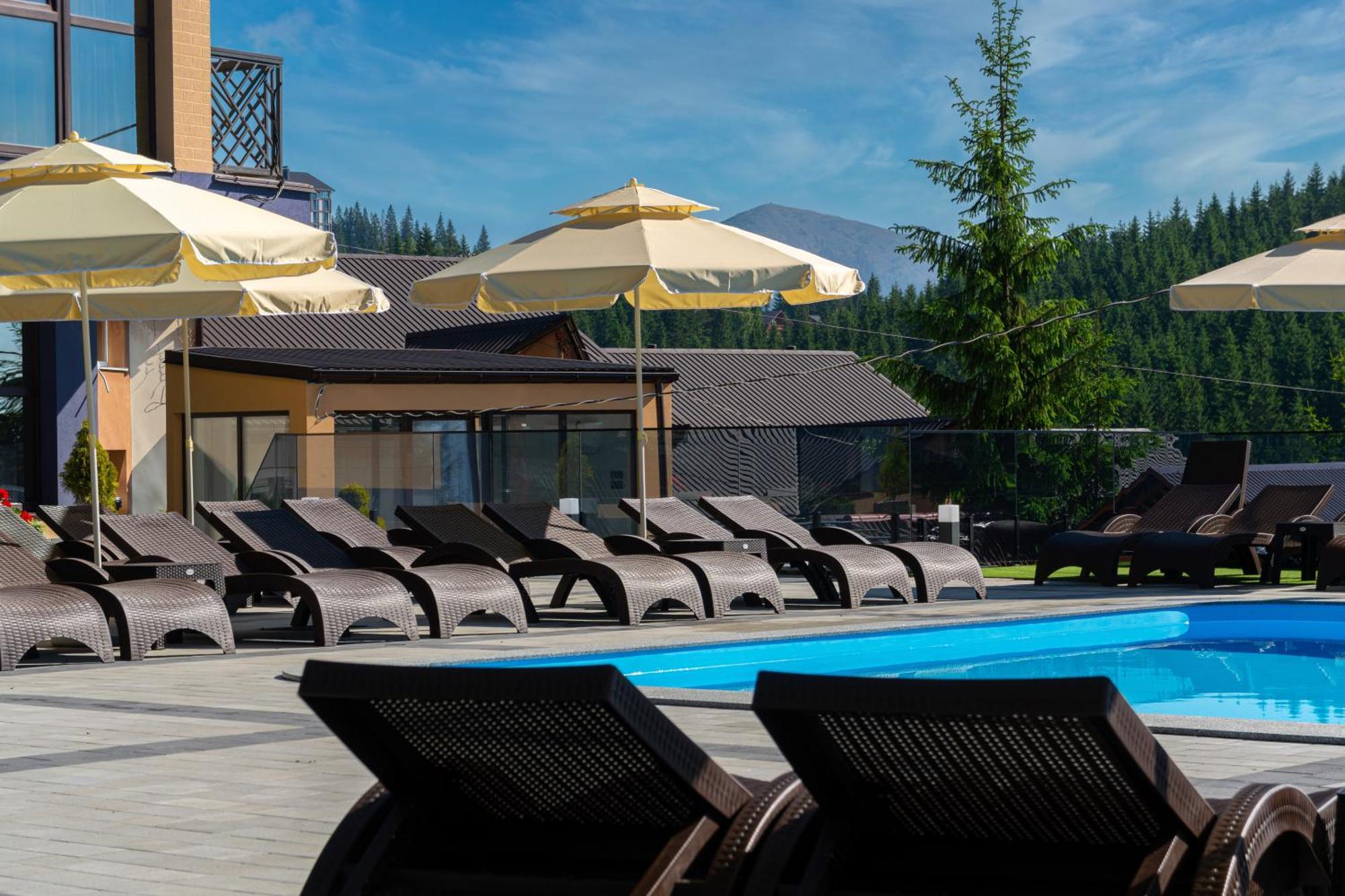 Summit Hotel Yablunytsya Eksteriør billede