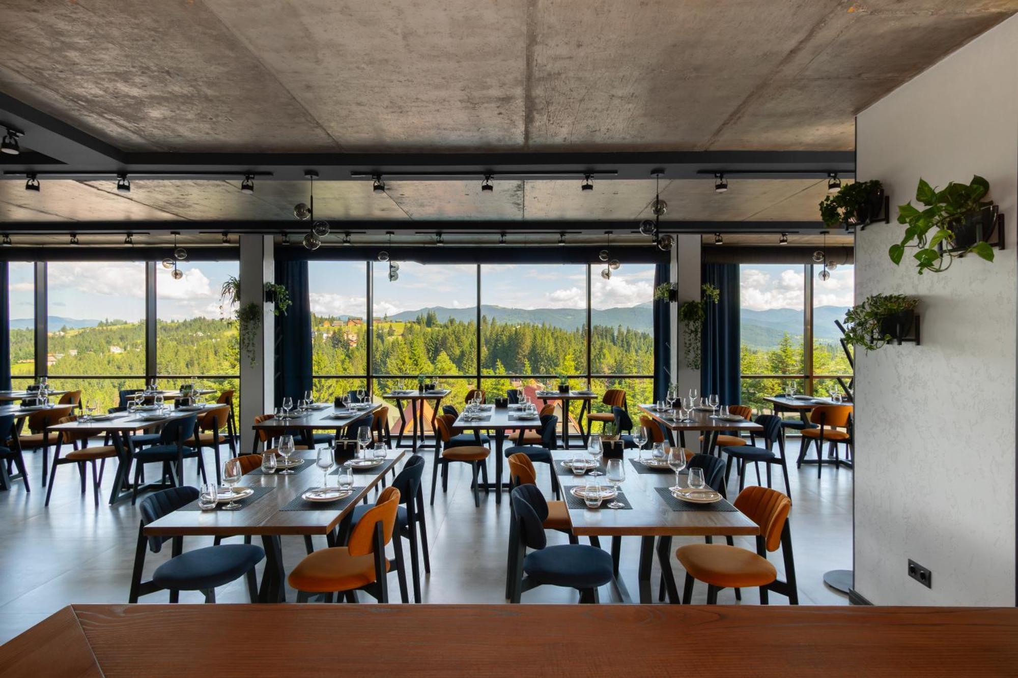 Summit Hotel Yablunytsya Eksteriør billede