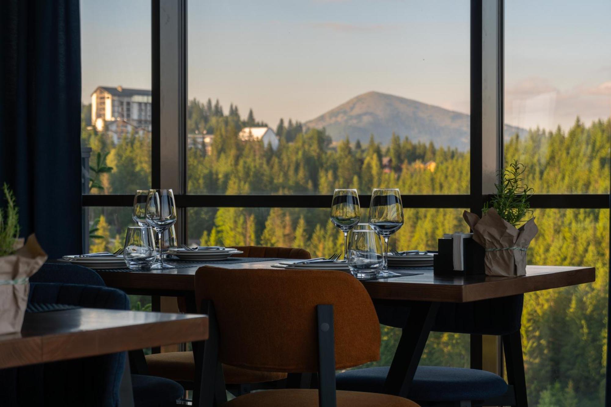 Summit Hotel Yablunytsya Eksteriør billede