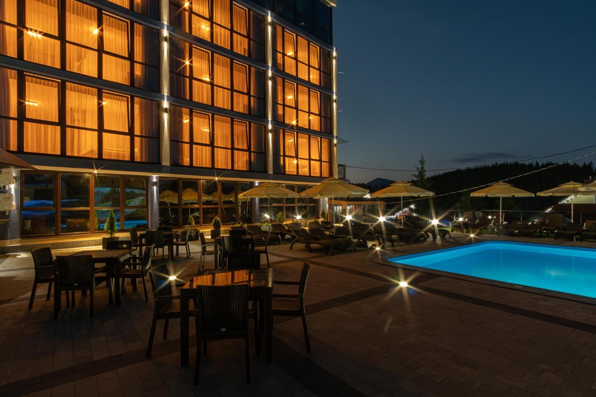 Summit Hotel Yablunytsya Eksteriør billede